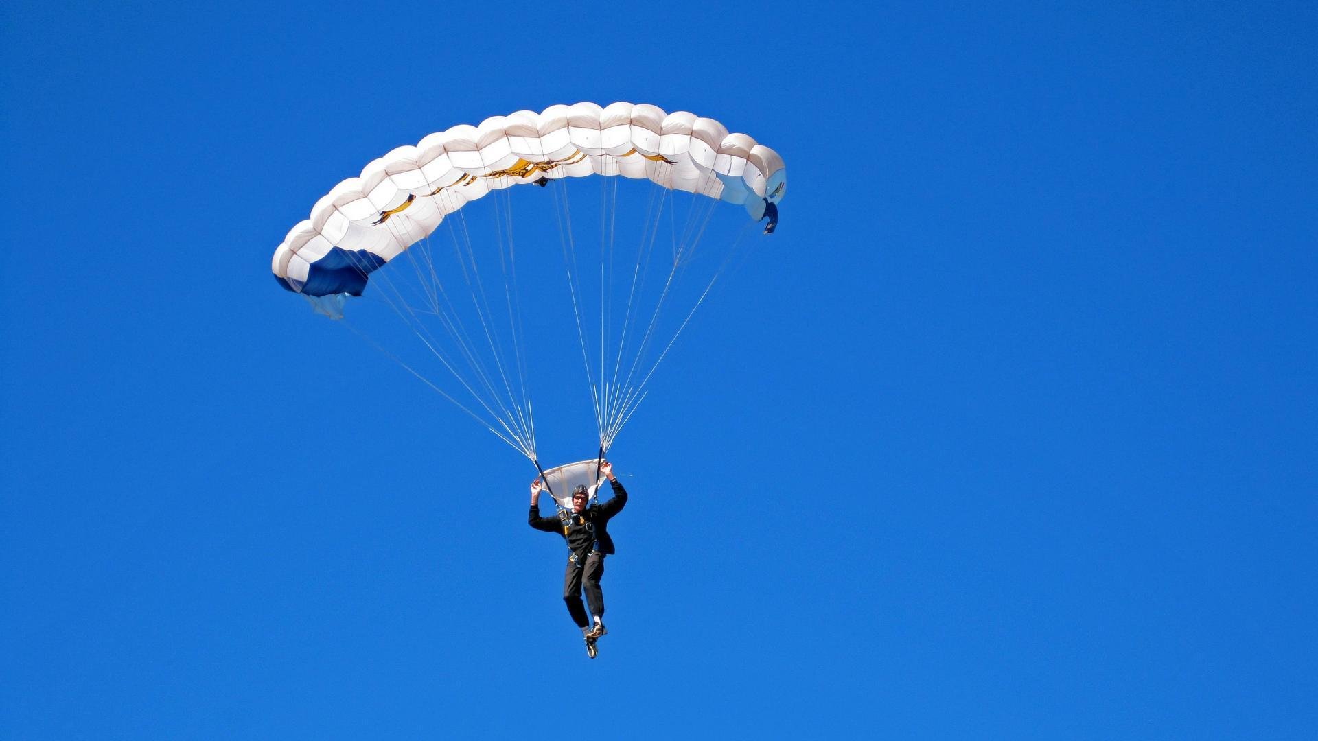 开云体育在线登入-哈里·凯恩转会拜仁，隐藏的违约金条款引发猜测，哈里凯恩转会曼联